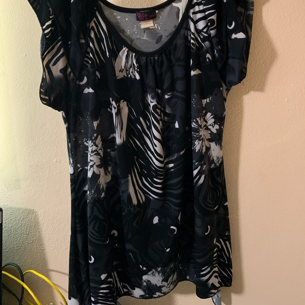 Agenda Black and White flowy business blouse